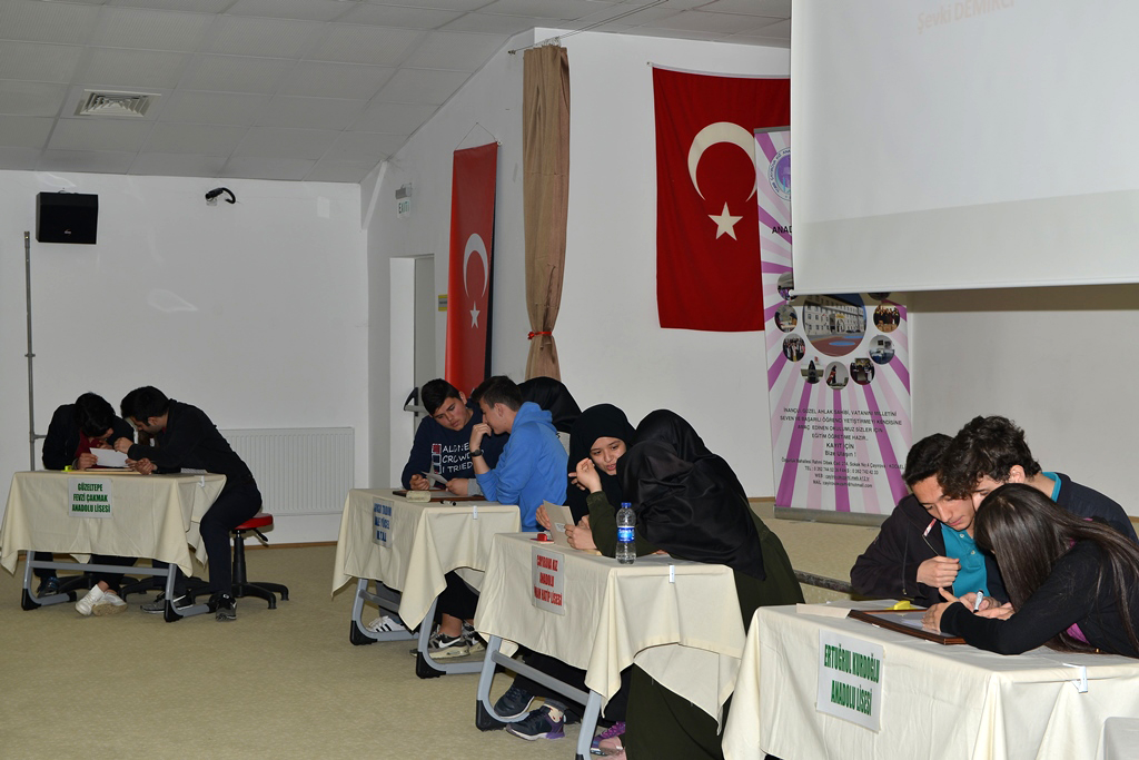 Liseliler yarışmaya başladı