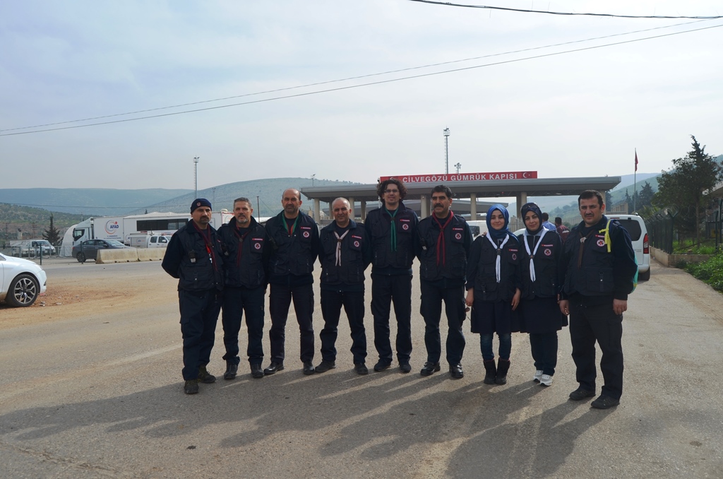 İzci liderlerinden anlamlı yardım