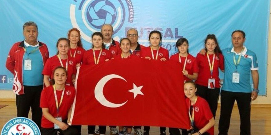  Kocaelili kızlar dünya 2.si oldu