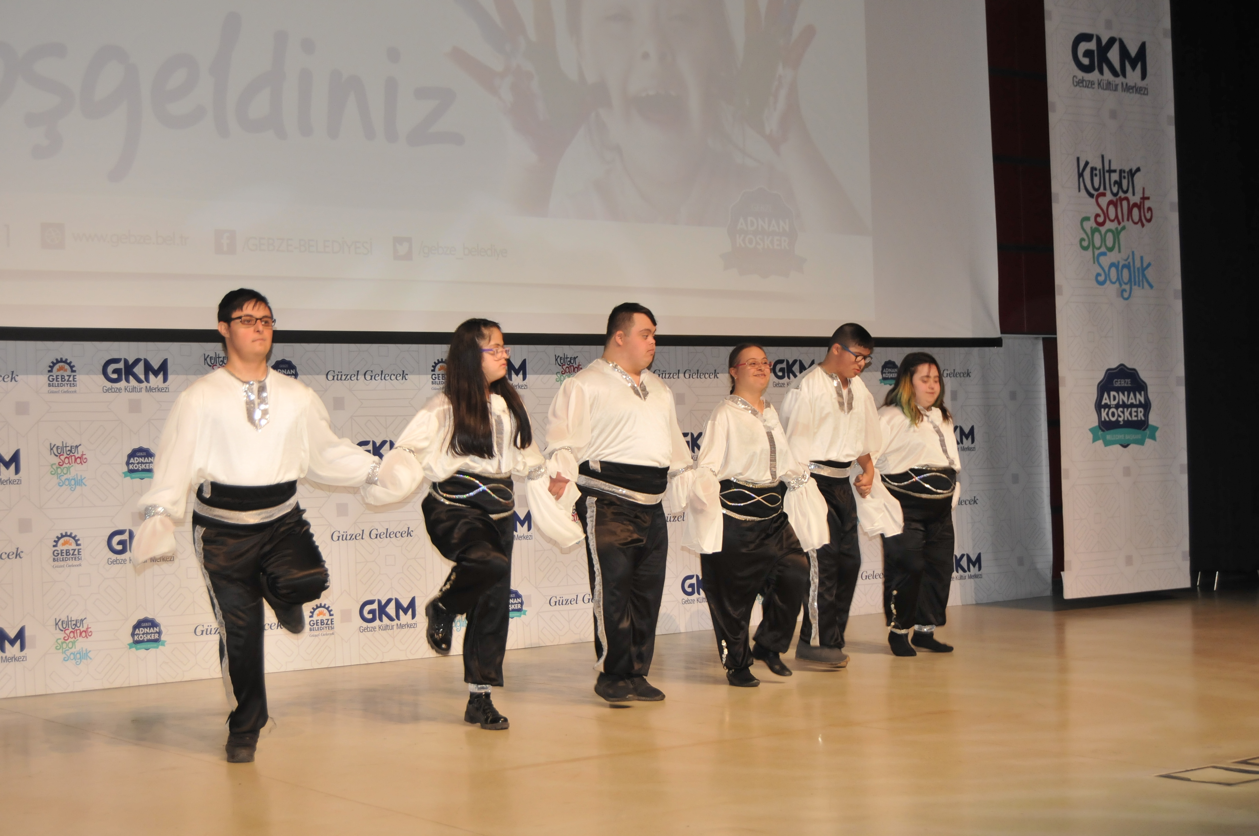 Özel çocuklar gösterileri ile büyülediler