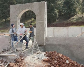 Sınırda Namazgah yaptırıyor