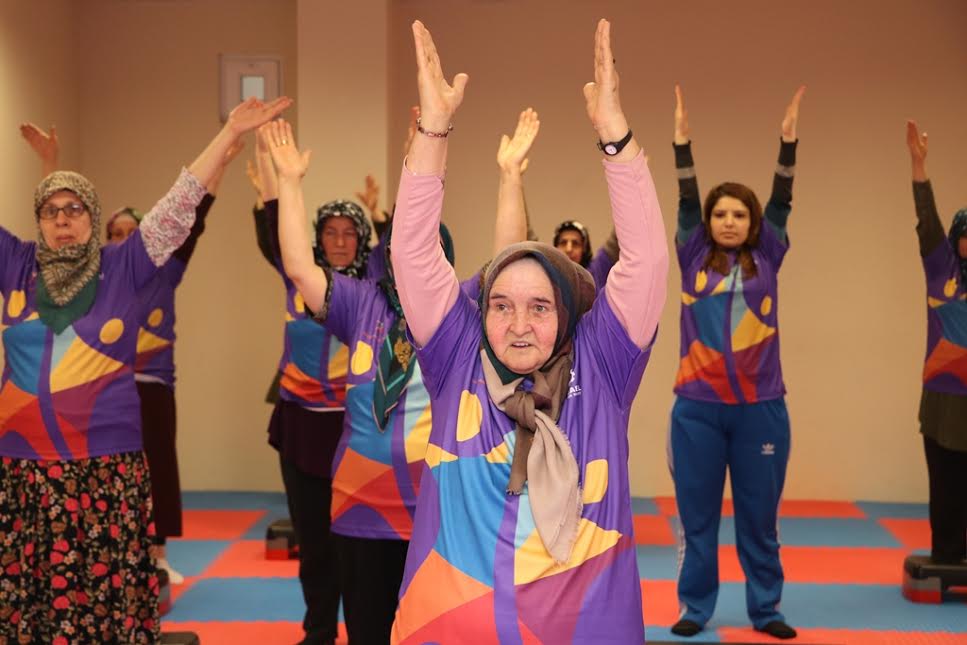 Büyükşehir’in spor projesi Kıyafet teyzeye şifa oldu