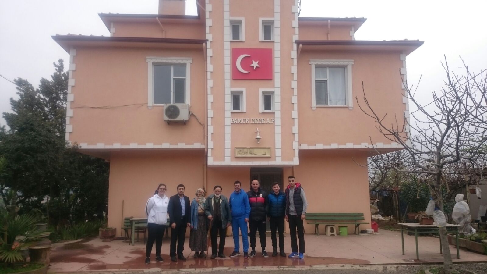 Yaşlıları ziyaret ettiler