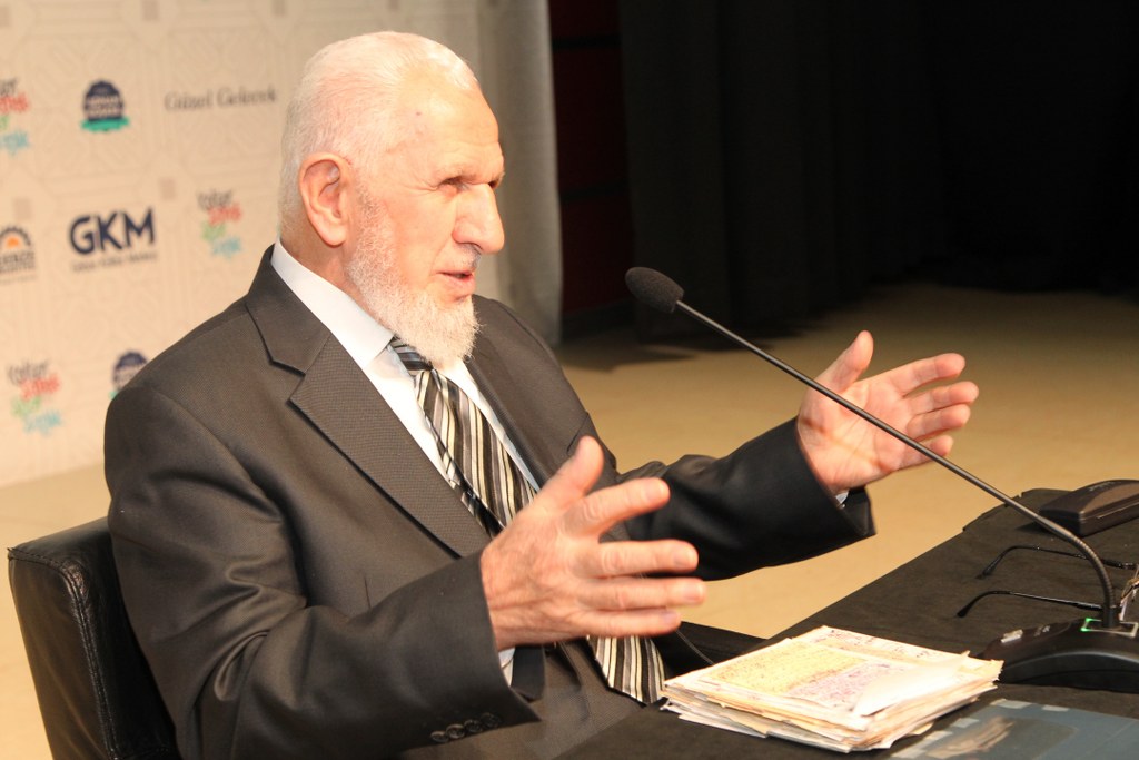 Cevat Akşit konferans verdi