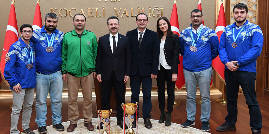 Şampiyonlardan Vali’ye ziyaret
