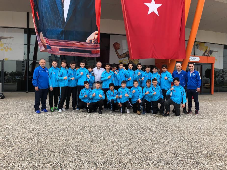 Kağıtsporlu genç boksörler ümit verdi