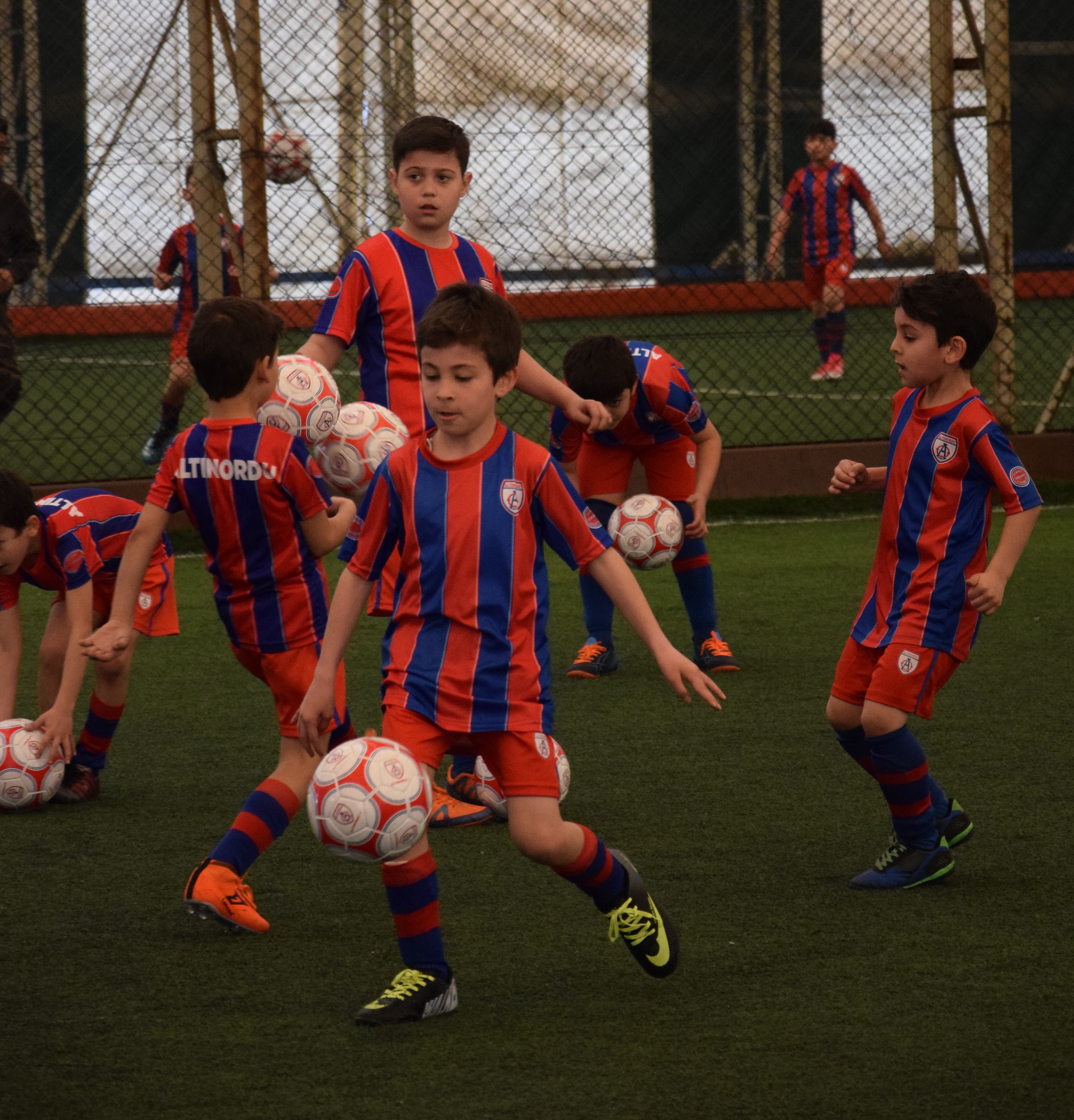 ALTINORDU GEBZE FUTBOL OKULU SAHAYA İNDİ