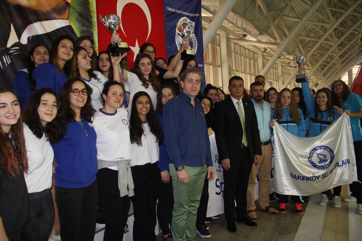 PALETLİ YÜZMEDE 5 TÜRKİYE REKORU KIRILDI