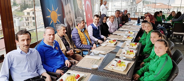 Futsalcı kızlar Cumhurbaşkanı’na gidecek