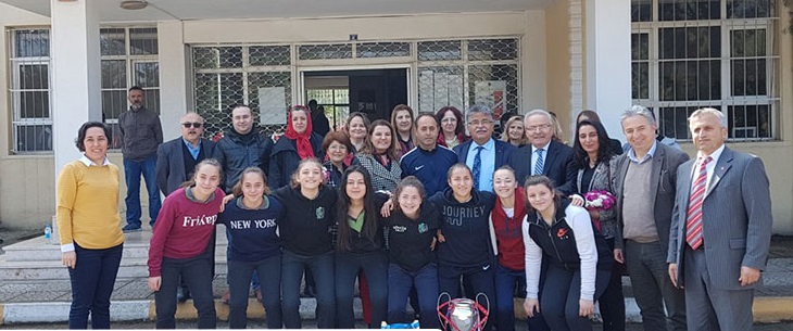 Hürriyet dünya ikincisi kızları unutmadı