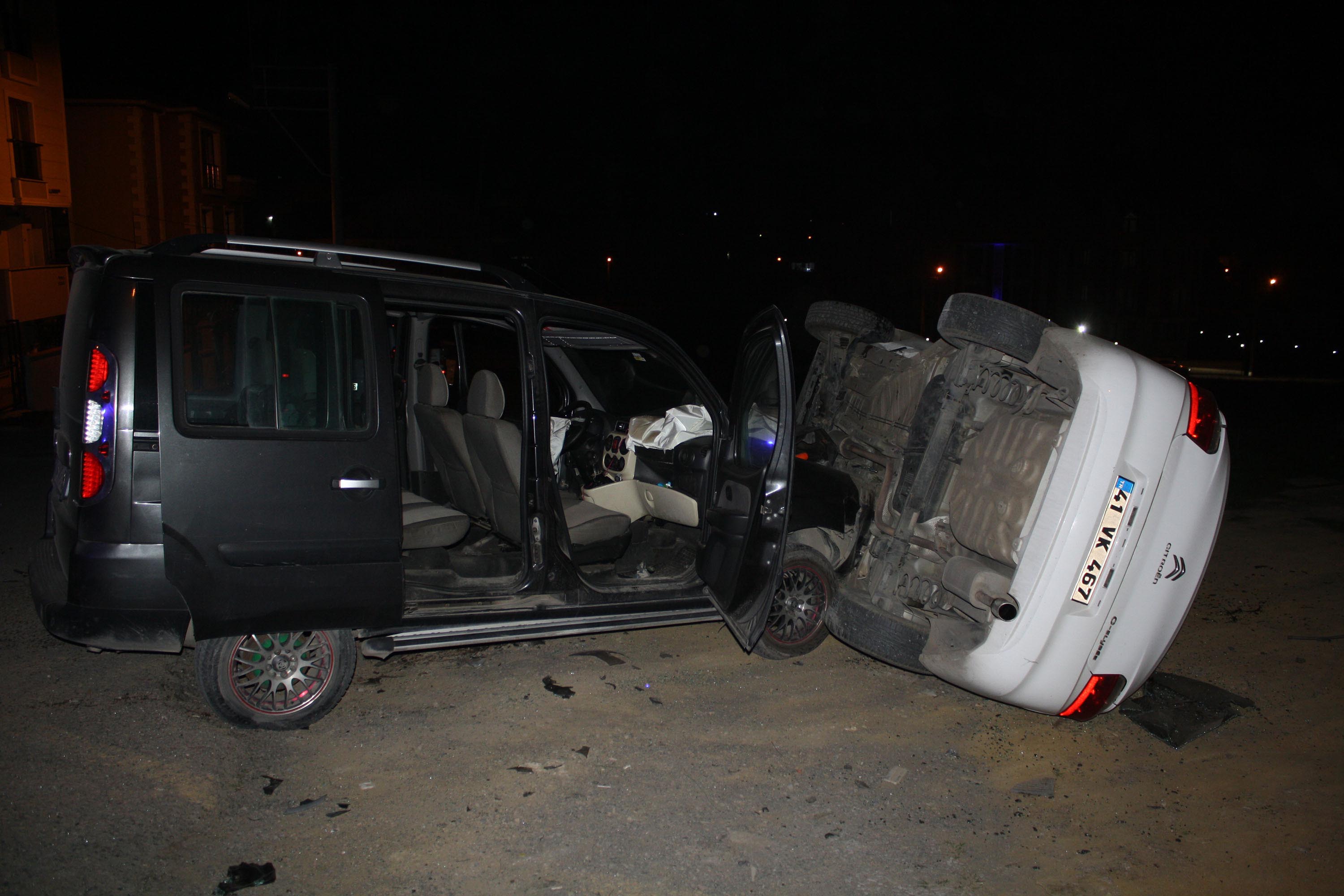 17 yaşındaki sürücü kaza yaptı: 2 yaralı