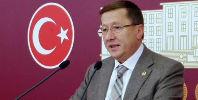 Türkkan, “Gençler zehirleniyor”