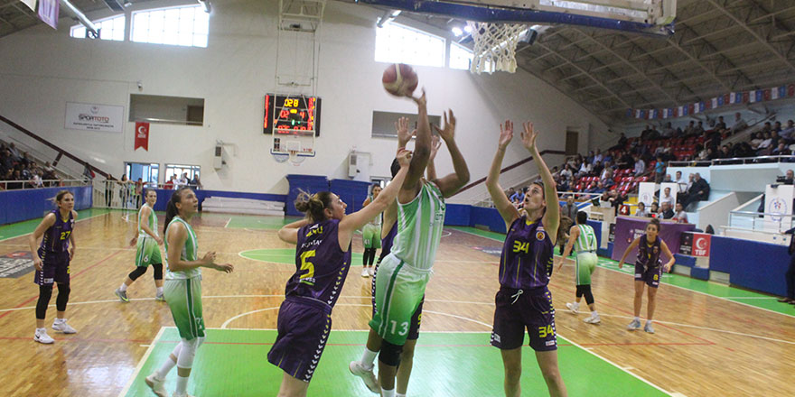 Periler maçı ikinci yarıda kazandı: 60-77