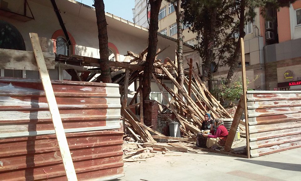 Çarşı Camide yıkım başladı