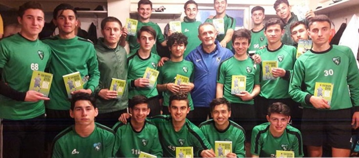 Görgün’den genç futbolculara kitap