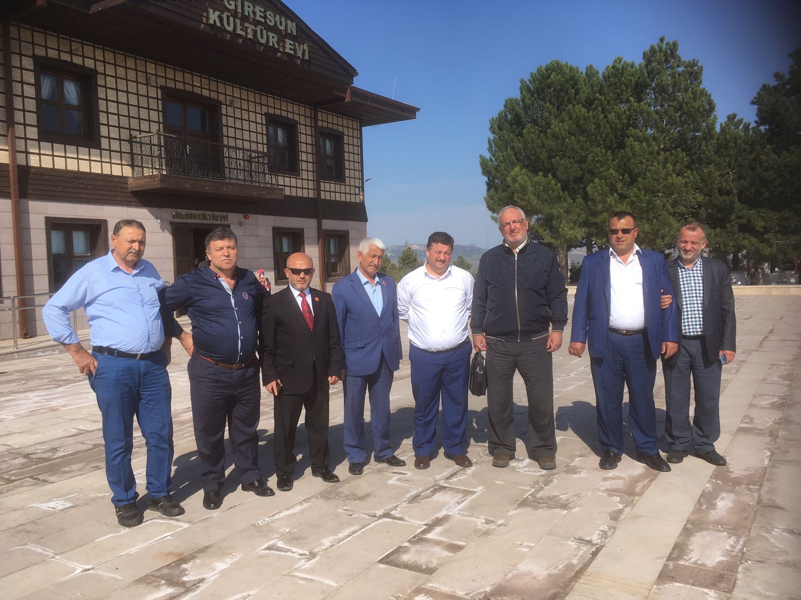 Muhtarlar Giresun şehitliğini ziyaret etti