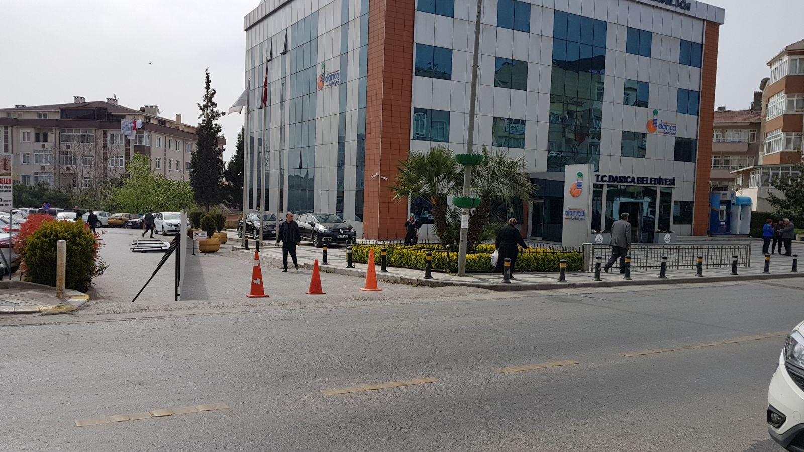 ‘Belediyeye giremez duruma geldiler’