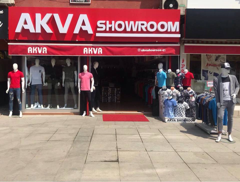 GEBZE’Lİ ERKEKLER AKVA SHOWROOM’DAN GİYİNİYOR