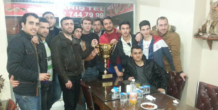 Serhat spor kupasını kaldırdı