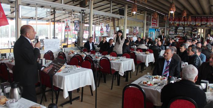 CHP’liler Darıca esnafıyla kahvaltıda buluştu