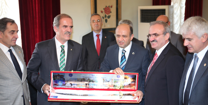 "Yerli otomobil üretip ihraç etmeliyiz"