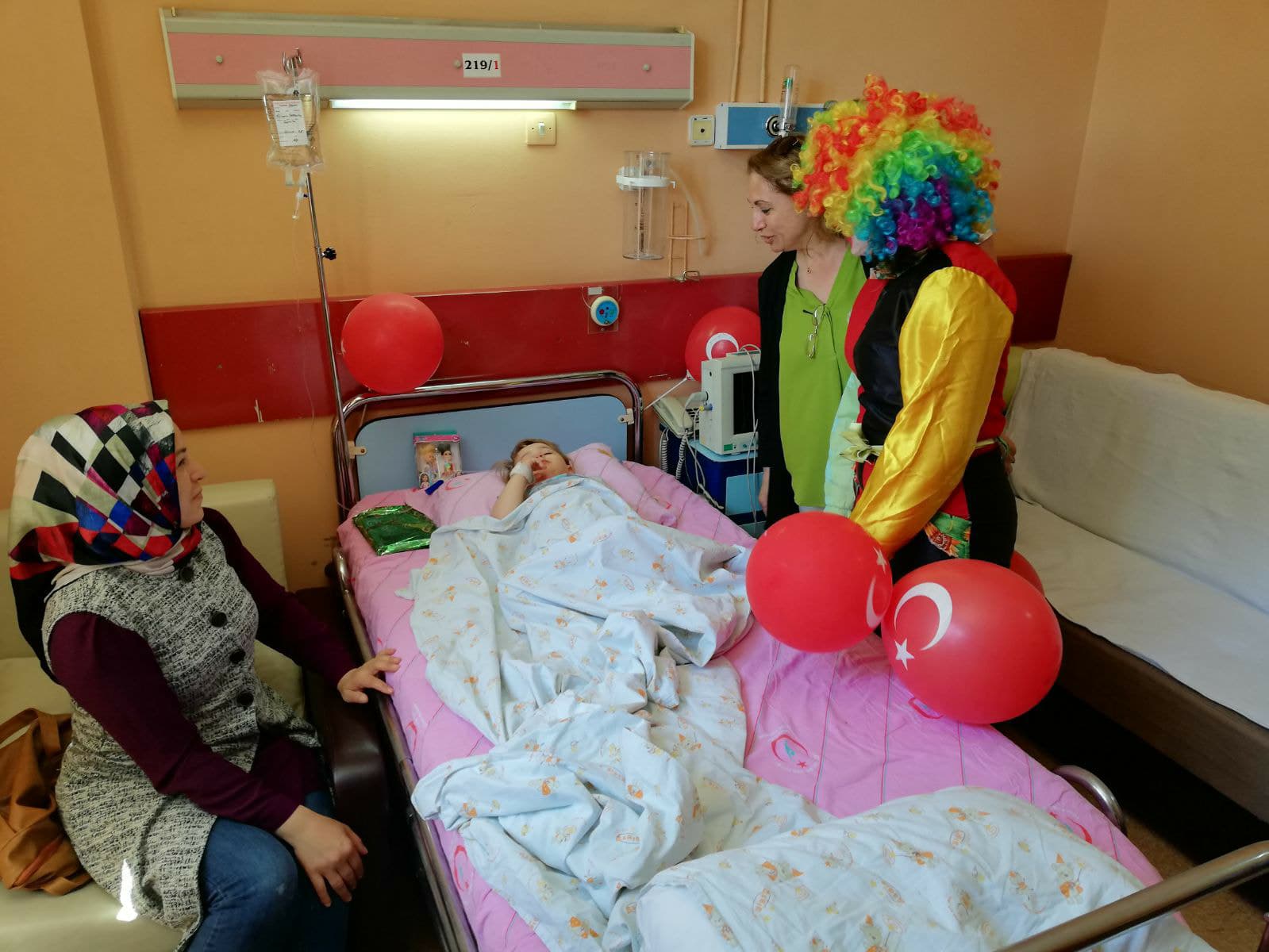 Hastanede tedavi gören çocukları unutmadılar