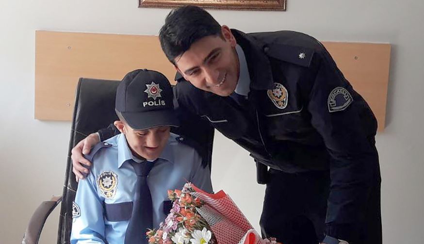 Abdulsamet'in polis olma mutluluğu
