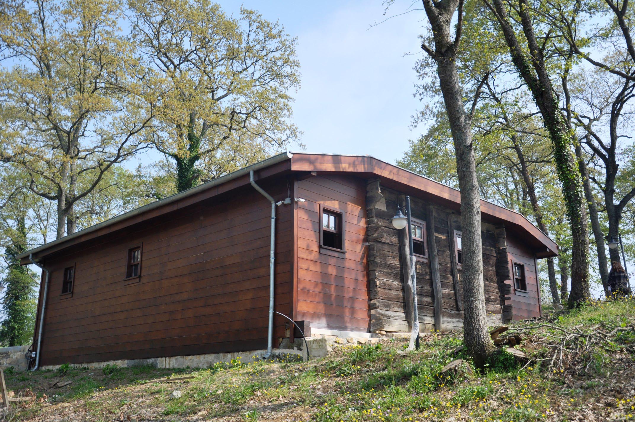 Tarihi ahşap cami yenilendi