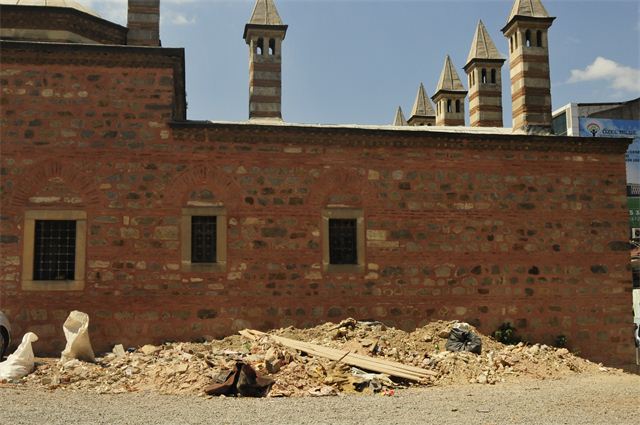 Çöpler gelişigüzel atılıyor