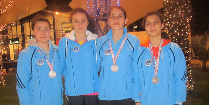 Bayan boksörlerden üç Türkiye ikinciliği