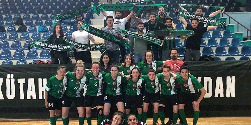 Kocaelispor yönetiminden KOÜ Kadın Futsal’a kutlama