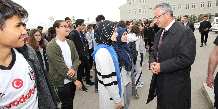 Başkan Köşker Gençlerin Her Zaman Yanında