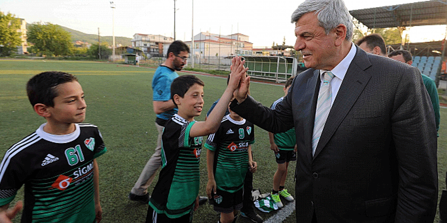 Başkan Karaosmanoğlu amatörü önemsiyor