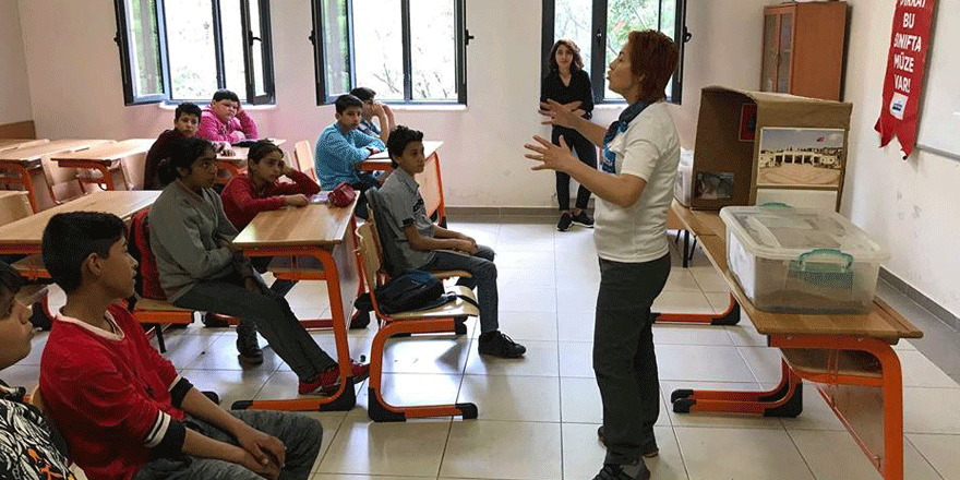 Gezici Müze Suriyeli Çocuklarla Kucaklaştı
