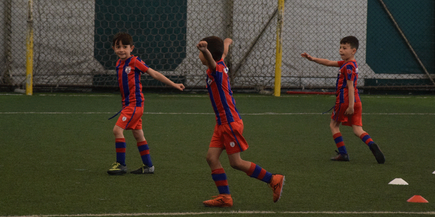 ALTINORDU GEBZE FUTBOL OKULU SENİ ÇAĞIRIYOR