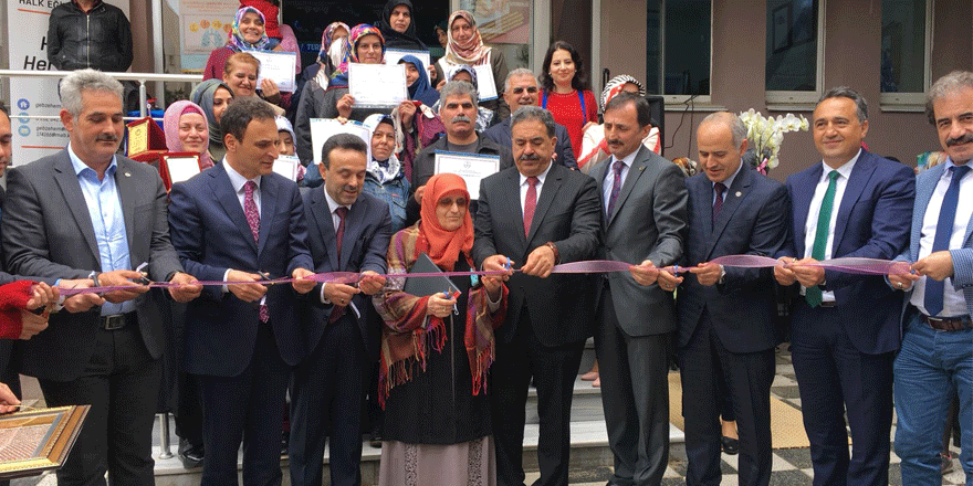 Halk Eğitim Merkezi sergisi açıldı