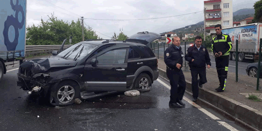 Cip tel çitlere çarptı: 1 yaralı