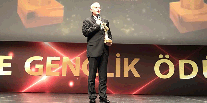 Bahri Yavuz ödülünü aldı