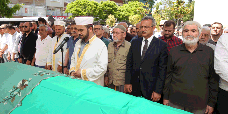 Filistinliler için gıyabi cenaze namazı kıldı