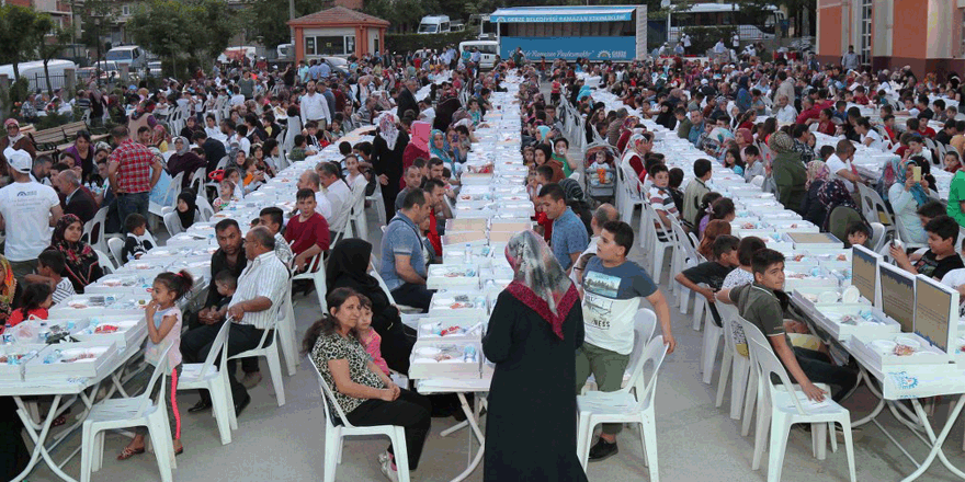 Mevlana iftarda buluştu