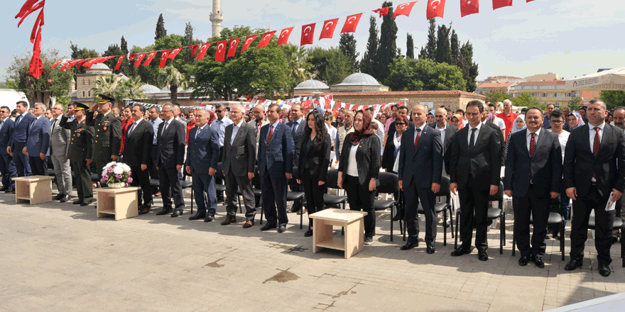 Protokol üyeleri çelenk sunma törenine katılmadı
