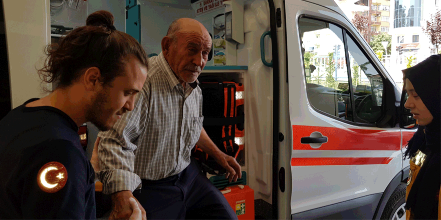 Yüzüne biber gazı sıkıp parasını aldılar