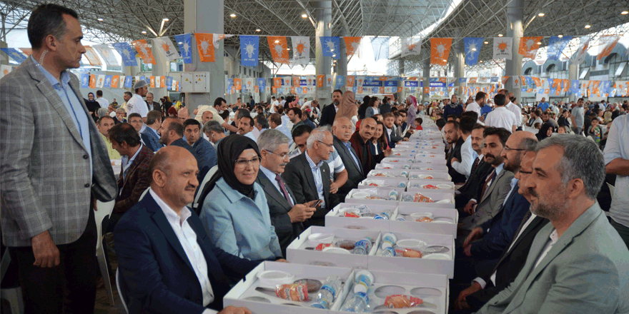 AK Parti iftarda buluştu