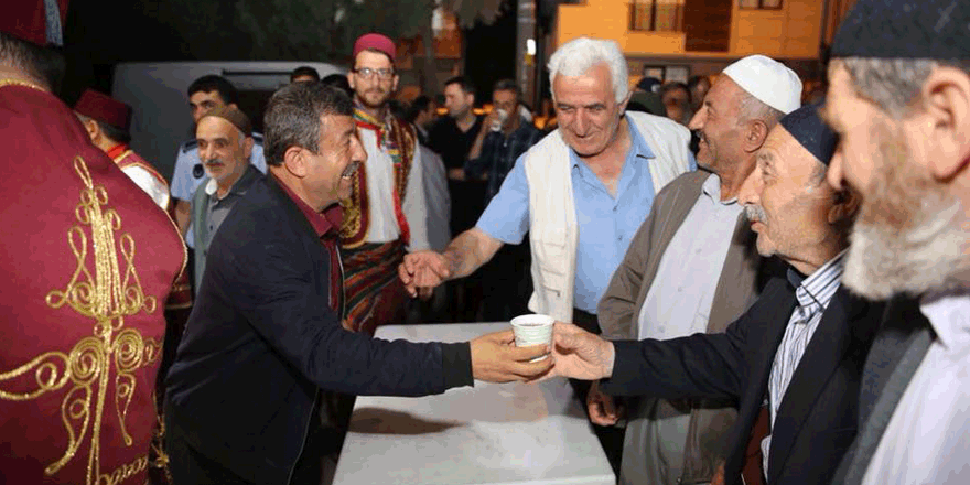 Osmanlı şerbeti ikram etti