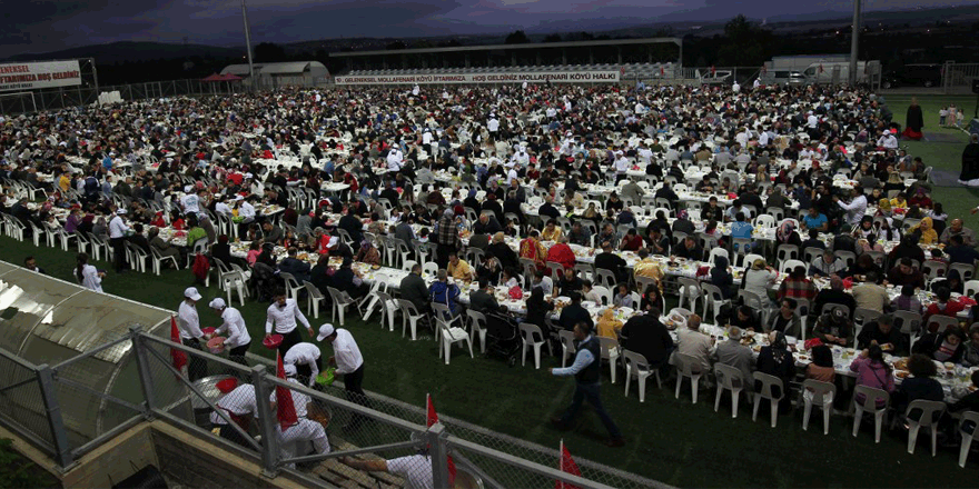 Mollafenari’de iftar  sofrası
