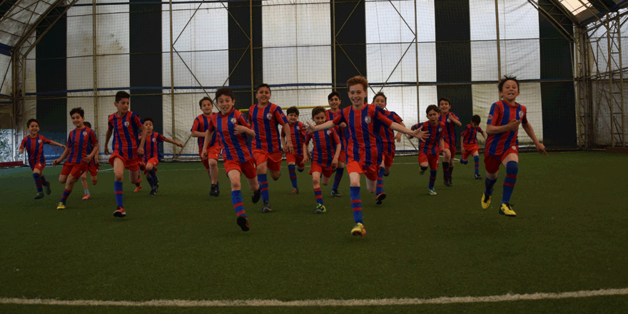 ALTINORDU GEBZE FUTBOL OKULUNA KAYITLAR SÜRÜYOR