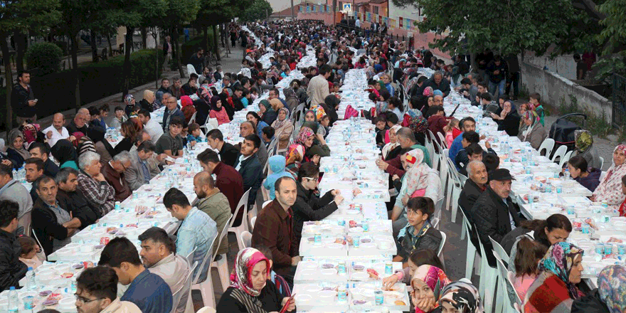 Köşklüçeşme aynı sofrada iftar açtı