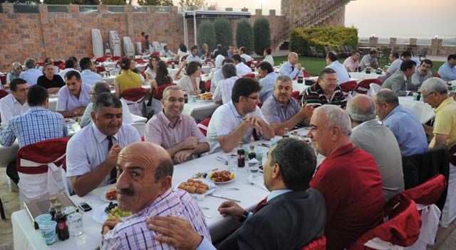 Darıca ailesi kaymakamını hep birlikte uğurladı