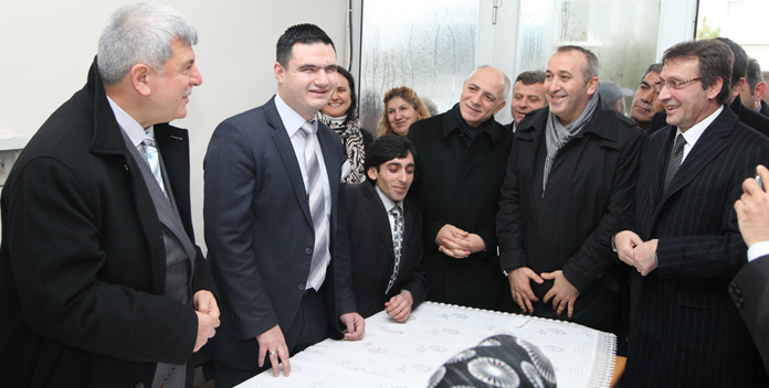 AKP’lilerden Beyaz Ay Derneği’ne ziyaret