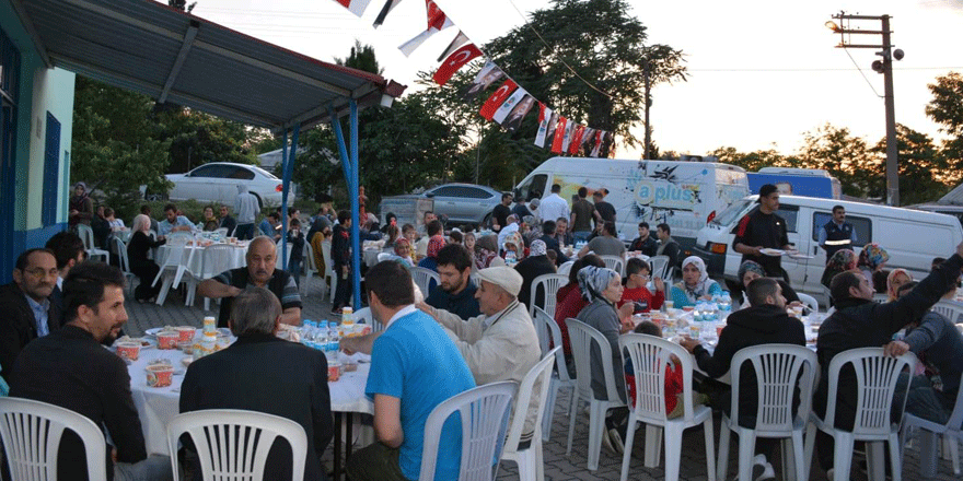 Dilovası’nda iftar sofrası